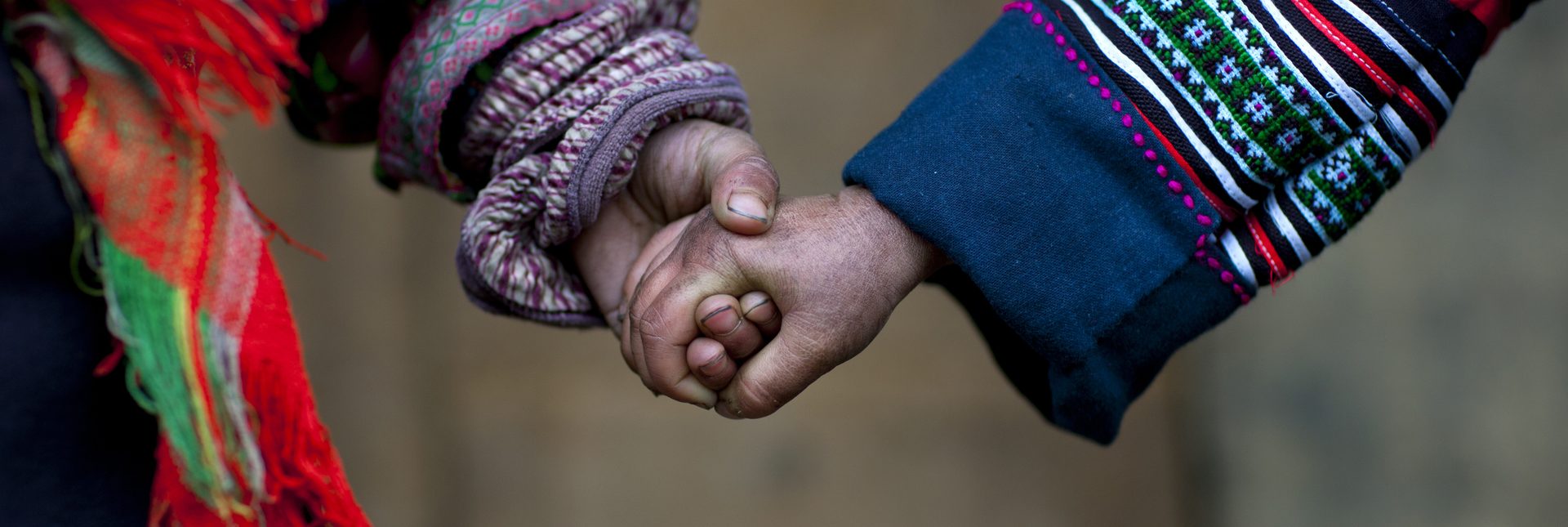 Deux mains qui se tiennent